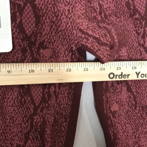 Fabletics Kamila Seamless Long-Sleeve athletic Top size medium - Picture 9 of 12